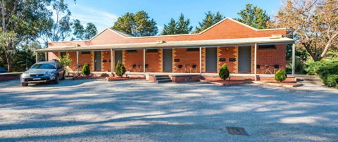 COMFORT INN COACH AND BUSHMANS - ACT Tourism 6