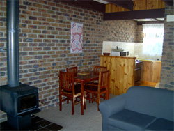 Warrawee Holiday Units - ACT Tourism 0