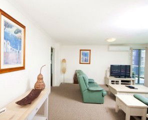 Sails Apartments - ACT Tourism 0