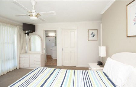 Sails Apartments - ACT Tourism 3