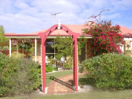 Angels Beach Lodge - ACT Tourism 0