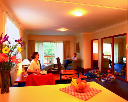 Oxley Court Serviced Apartments - ACT Tourism 0