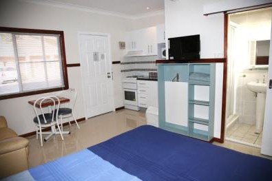 Across Country Motor Inn - ACT Tourism 2