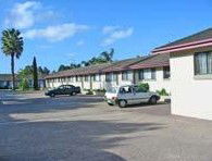 Hanging Rock Family Motel - ACT Tourism 0