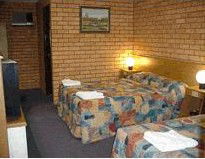 Royal Palms Motor Inn - ACT Tourism 0