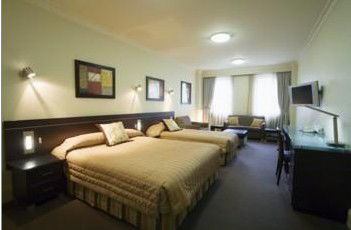 Hyde Park Inn - ACT Tourism 0