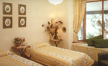 The Lodge Country House - ACT Tourism 1