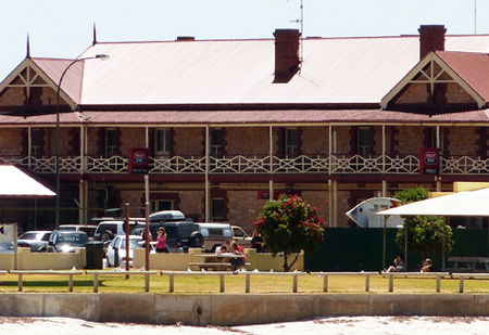 Tumby Bay Hotel And Seafront Apartments - ACT Tourism 2