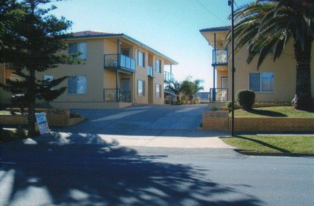 AA Madalena Court Holiday Apartments - ACT Tourism 0