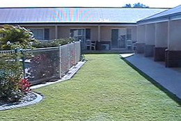 Emerald Explorers Inn - ACT Tourism 0