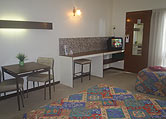 HIWAY 8 MOTOR INN - ACT Tourism 1