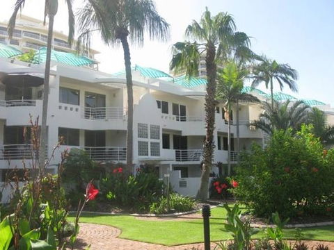 Camargue Beachfront Apartments - ACT Tourism 0