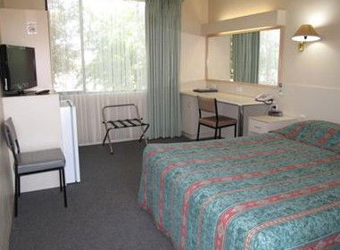 Acacia Motel - ACT Tourism 0
