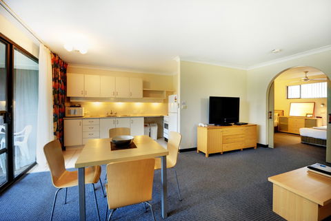 Absolute Beachfront Smugglers On The Beach - ACT Tourism 1