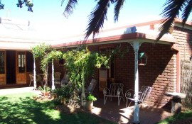 Nthaba Cottage - ACT Tourism 4