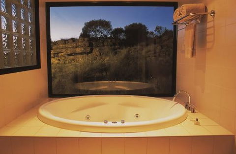 Kings Canyon Resort - ACT Tourism 3