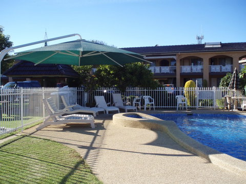 Lake View Motel - ACT Tourism 1