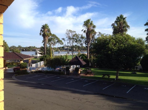Lake View Motel - ACT Tourism 6