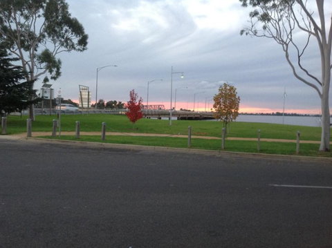 Lake View Motel - ACT Tourism 7