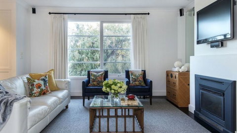 The Summer House - ACT Tourism 5