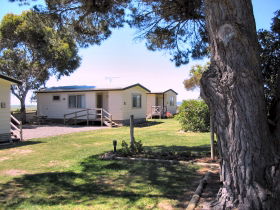 Millicent Hillview Caravan Park - ACT Tourism 0