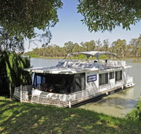 Moving Waters Self Contained Moored Houseboat - ACT Tourism