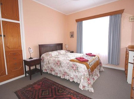 The Pines Holiday Home - ACT Tourism 3