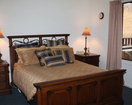 River Shack Rentals - The River Classic - ACT Tourism 3