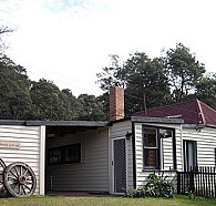 Glenbrook House and Cottage - ACT Tourism