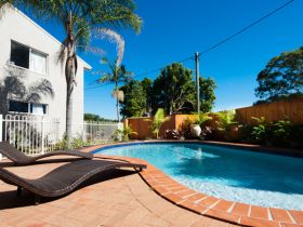 Noosa Sun Motel - ACT Tourism 0