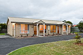 Leisureville Holiday Villas - ACT Tourism 0