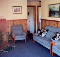 Lake Yalleena Holiday Cabins - ACT Tourism
