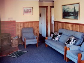 Lake Yalleena Holiday Cabins - ACT Tourism 0