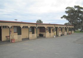 Central Court Motel - ACT Tourism 0