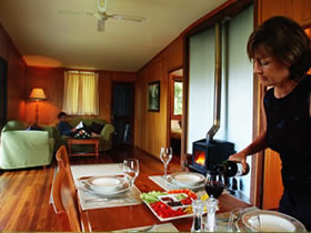 Whispering Valley Cottage Retreat - ACT Tourism 0