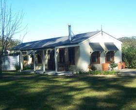 Hillcrest Cottage - ACT Tourism 0