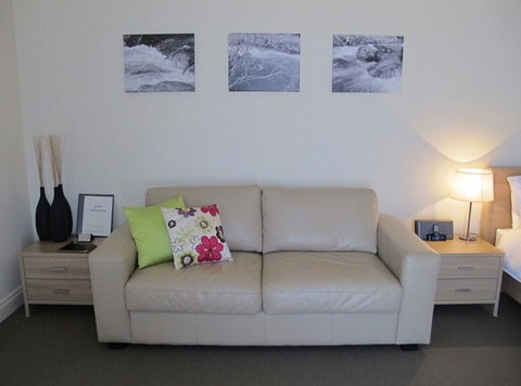 West Wing Guest House - ACT Tourism 1