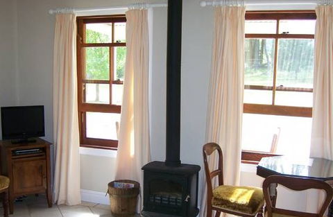 Hillcrest Cottage - ACT Tourism 3