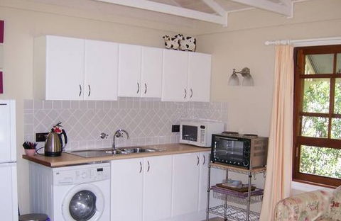 Hillcrest Cottage - ACT Tourism 4