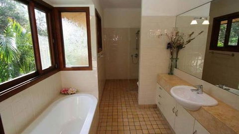 Abbies Beach House - ACT Tourism 0