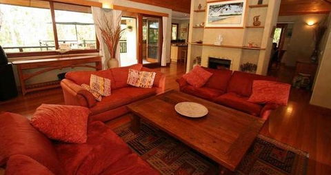 Abbies Beach House - ACT Tourism 1