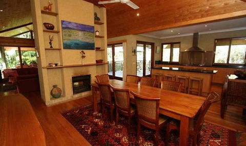 Abbies Beach House - ACT Tourism 4