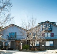 Mad Mooses Guest House - ACT Tourism