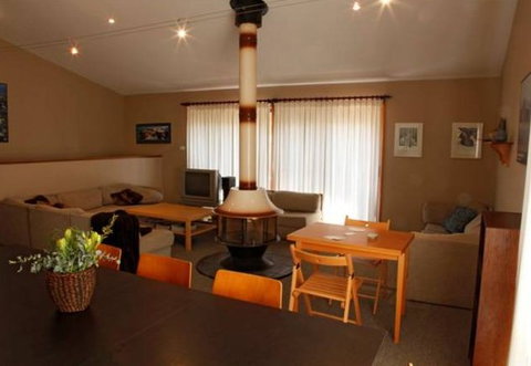 Three Way Inn - ACT Tourism 4