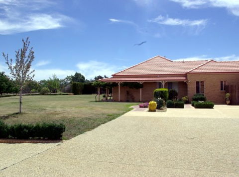 Fairways Bed And Breakfast At Jerilderie - ACT Tourism 0