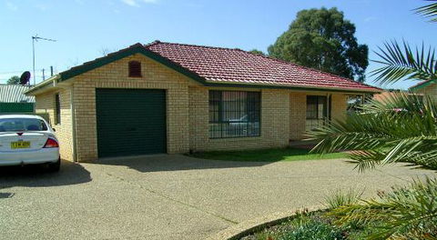 Chambers Place Villa - ACT Tourism 0
