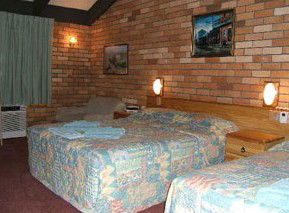 All Travellers Motor Inn - ACT Tourism 3