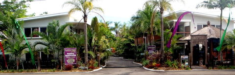 Coconut Palms On The Bay - ACT Tourism 1
