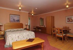 McNevins Warwick Motel And Gunyah Restaurant - ACT Tourism 3