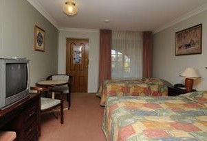 McNevins Warwick Motel And Gunyah Restaurant - ACT Tourism 4